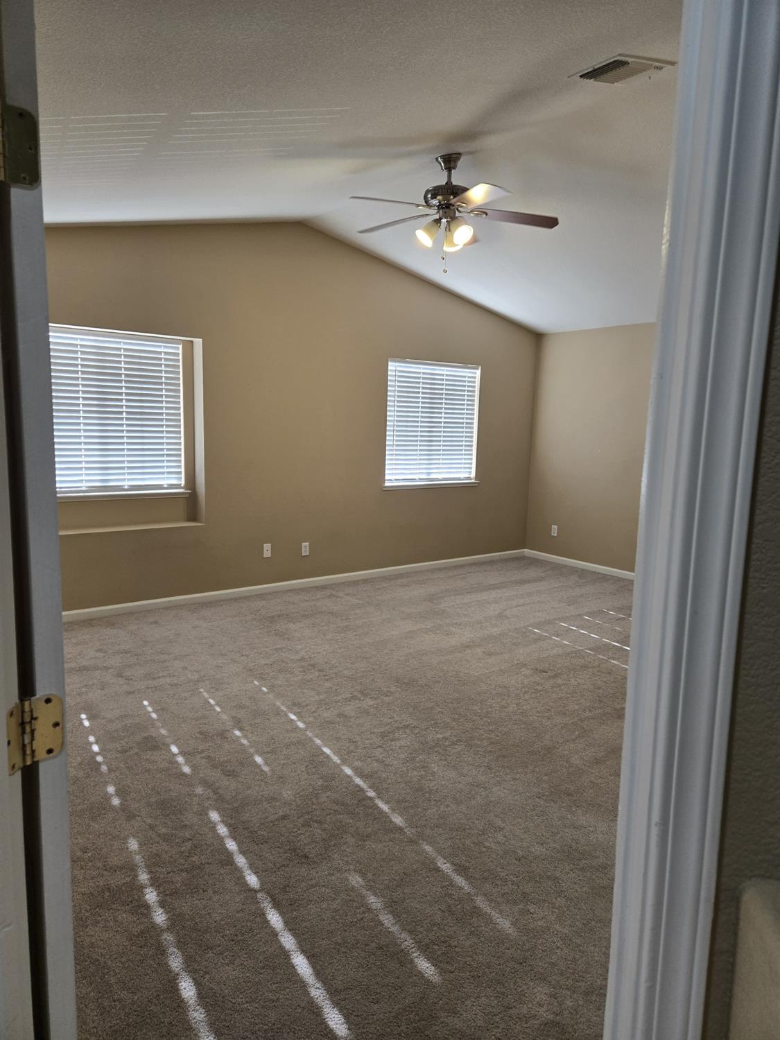 Detail Gallery Image 14 of 18 For 12 Jackdaw Ct, Sacramento,  CA 95834 - 5 Beds | 2/1 Baths