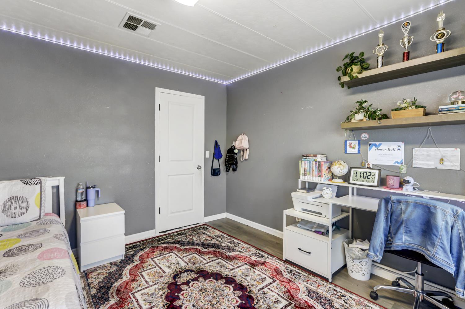 Detail Gallery Image 31 of 41 For 7005 Pleasure Ln, Sacramento,  CA 95823 - 3 Beds | 2 Baths