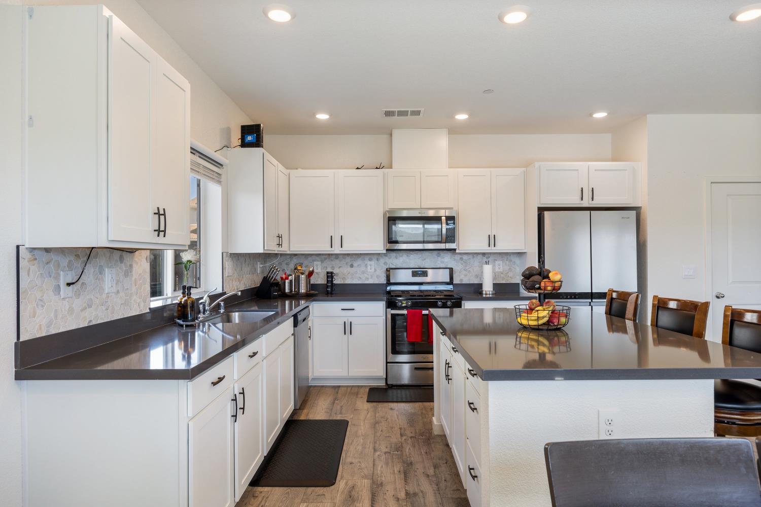 Detail Gallery Image 10 of 25 For 9017 Farmstead Cir, Roseville,  CA 95747 - 4 Beds | 2/1 Baths