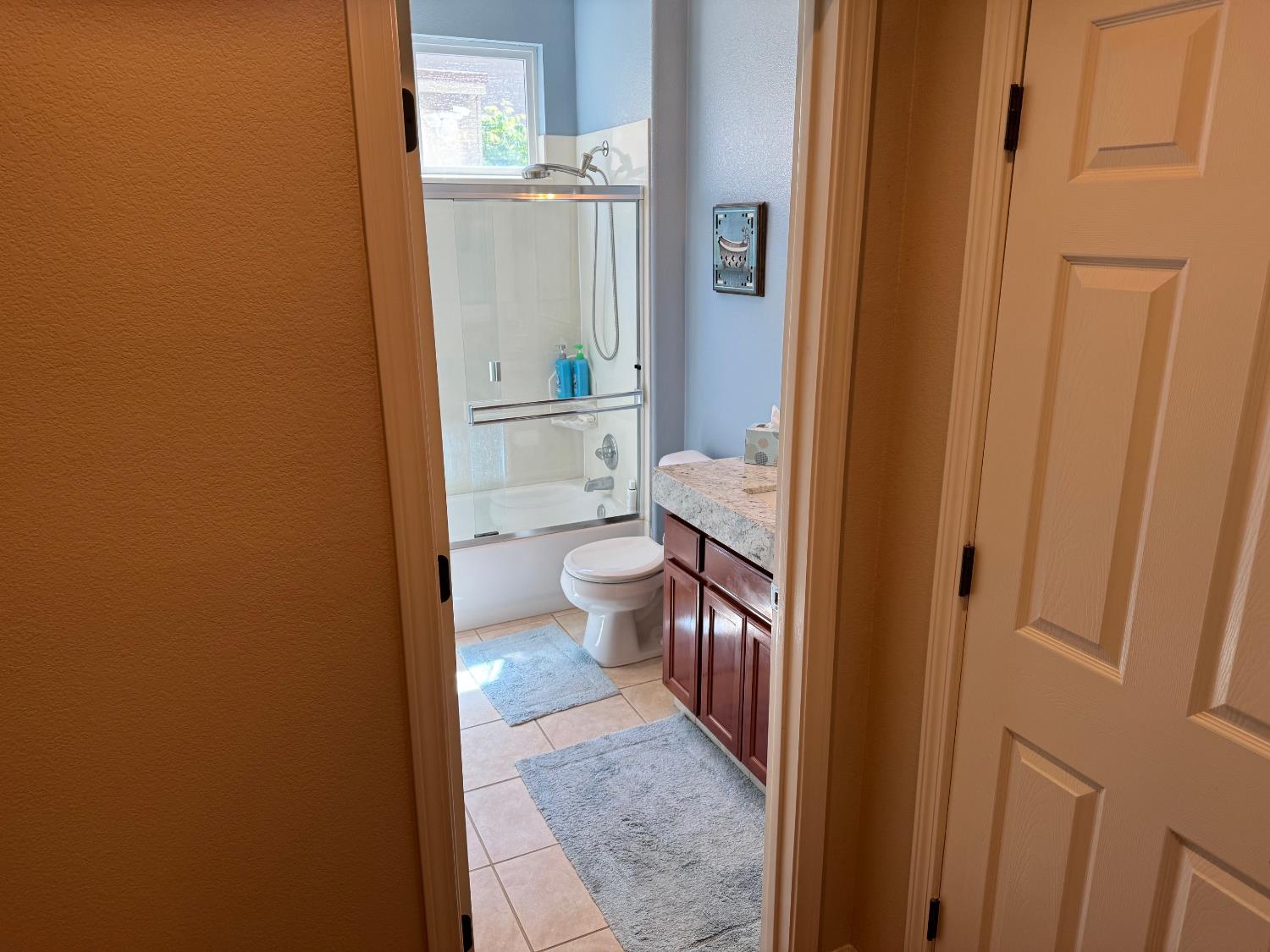 Detail Gallery Image 16 of 52 For 220 Shrike Cir, Sacramento,  CA 95834 - 4 Beds | 3 Baths