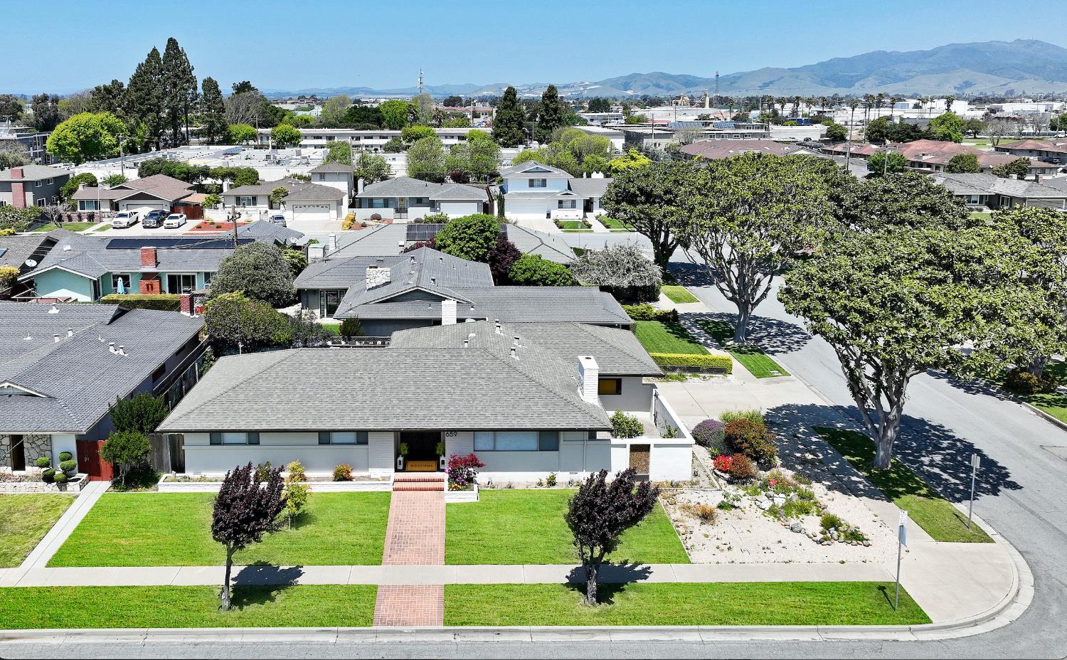 Detail Gallery Image 8 of 41 For 659 San Tomas Way, South Salinas,  CA 93901 - 3 Beds | 2 Baths