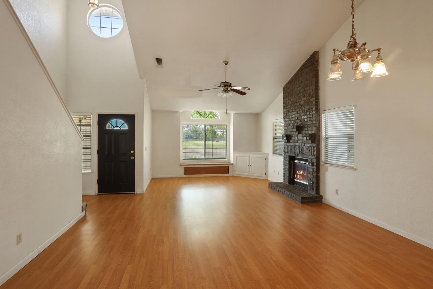 Detail Gallery Image 10 of 37 For 861 E Hawkeye Ave, Turlock,  CA 95380 - 3 Beds | 2/1 Baths