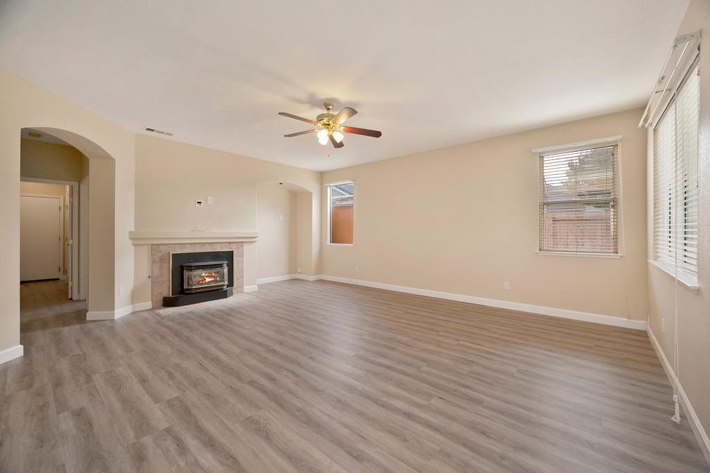 Detail Gallery Image 11 of 31 For 4208 Maddie Cir, Stockton,  CA 95209 - 5 Beds | 4 Baths