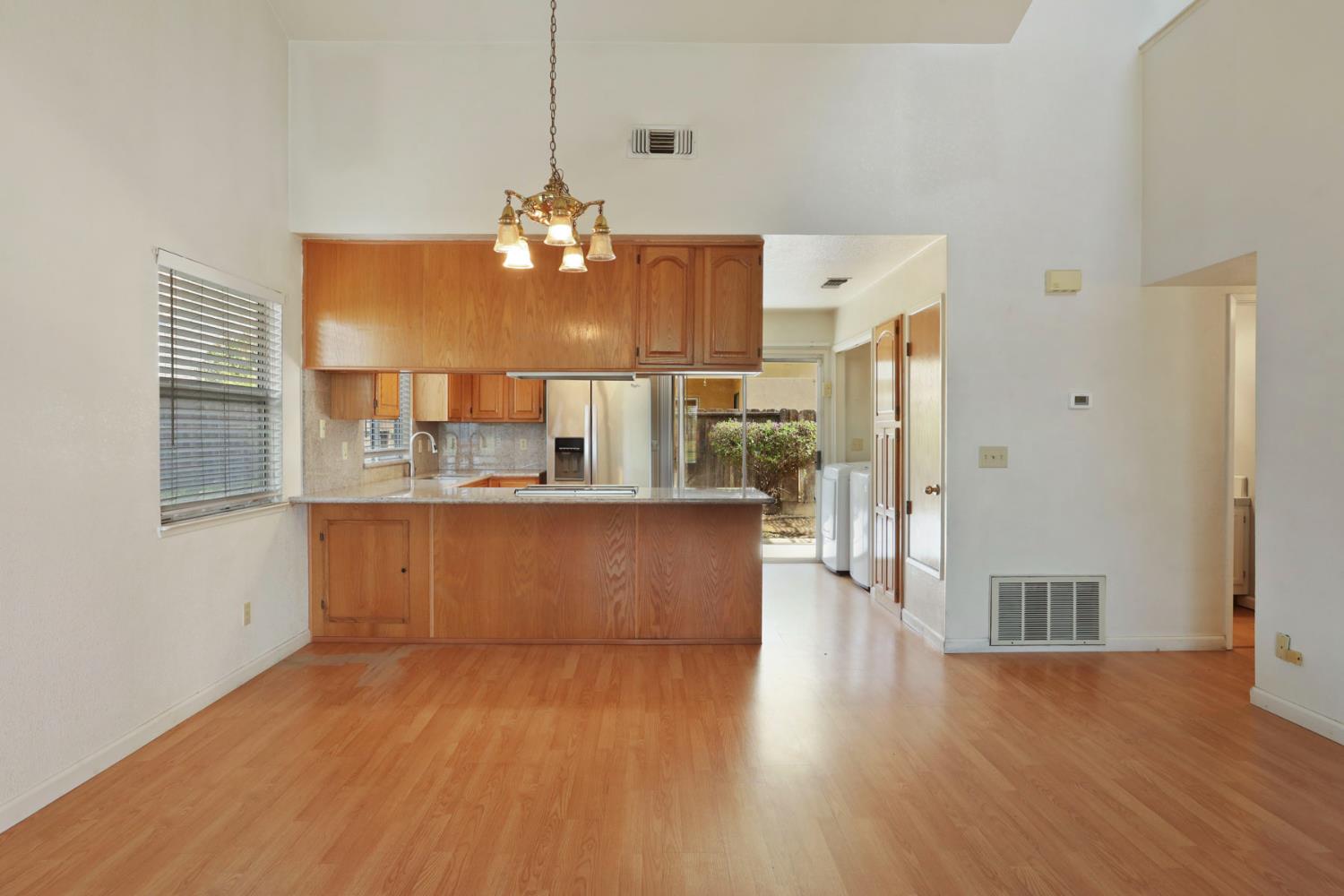Detail Gallery Image 9 of 37 For 861 E Hawkeye Ave, Turlock,  CA 95380 - 3 Beds | 2/1 Baths