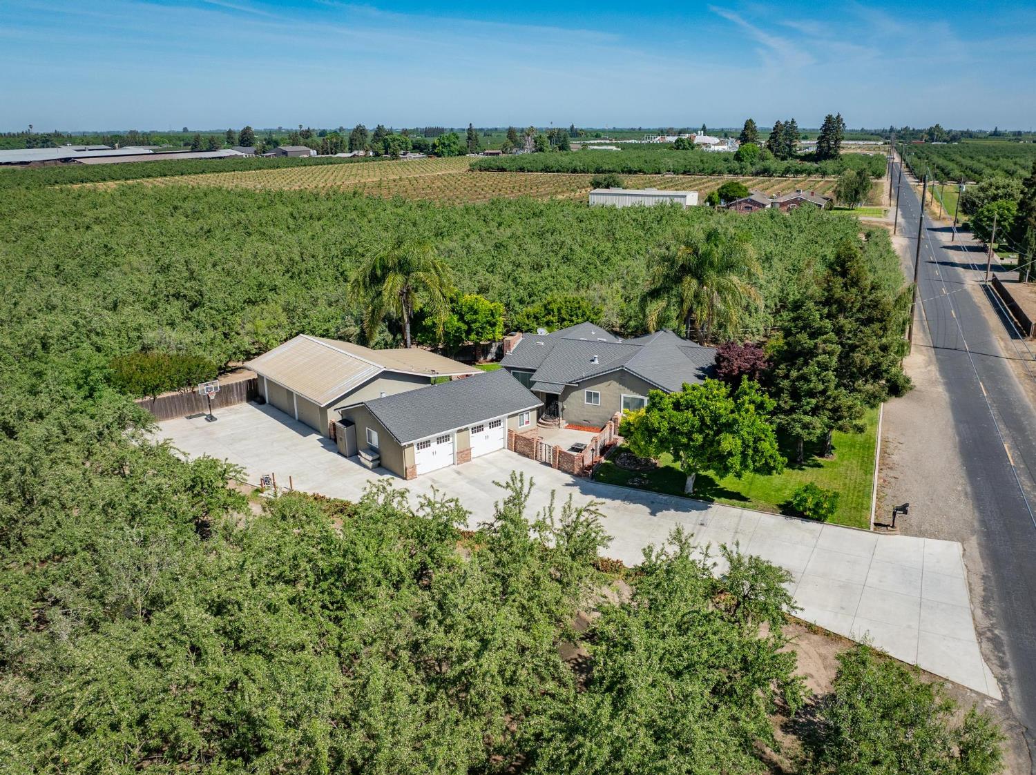 Detail Gallery Image 1 of 33 For 1431 Clark Rd, Modesto,  CA 95358 - 3 Beds | 2 Baths