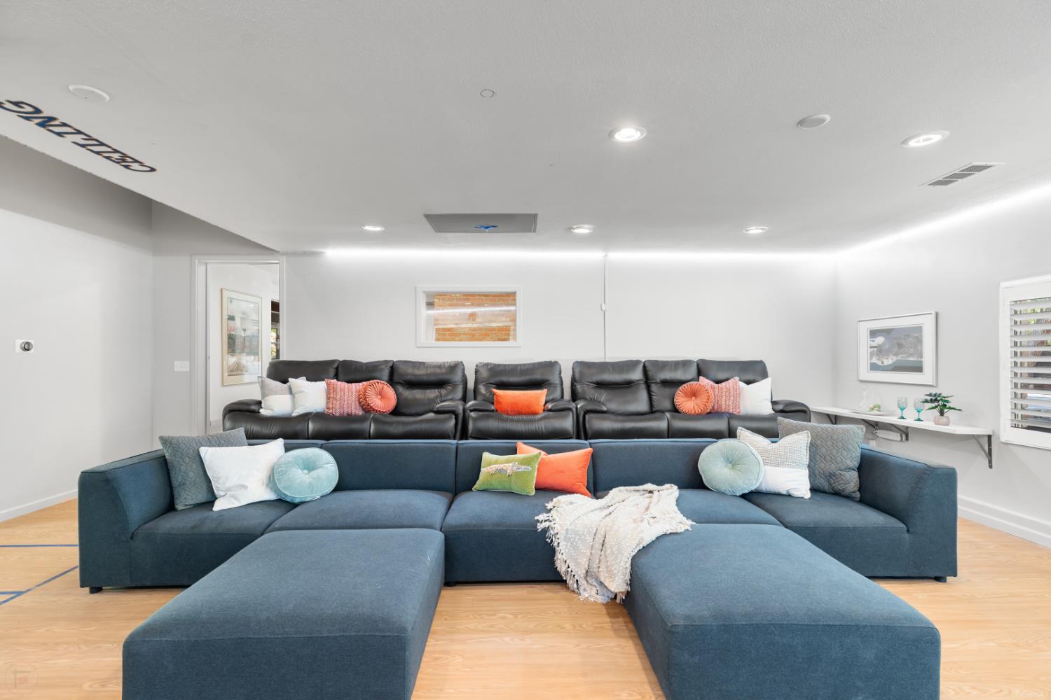 Detail Gallery Image 65 of 97 For 3221 Country Club Blvd, Stockton,  CA 95204 - 4 Beds | 3/1 Baths