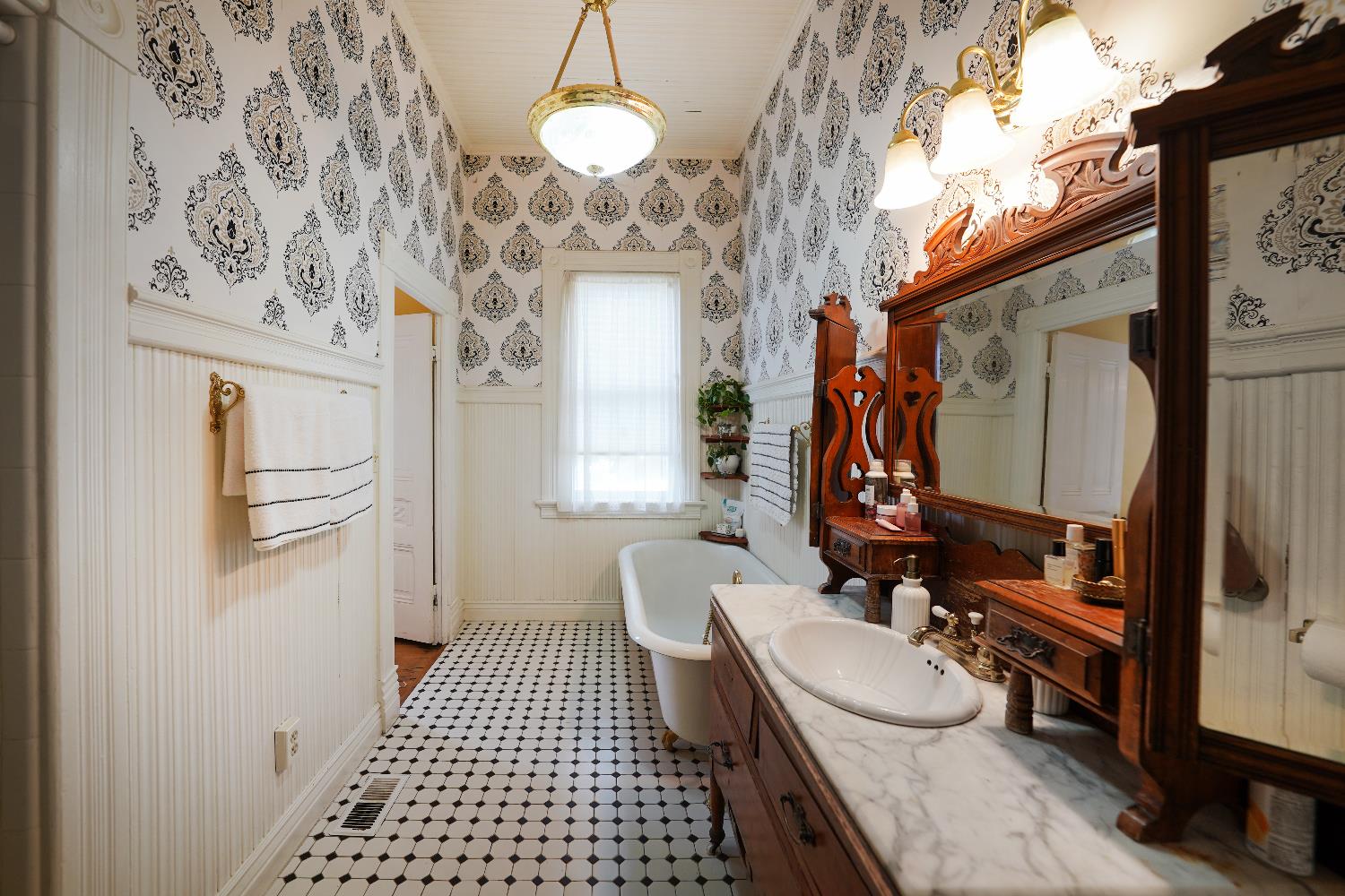 Detail Gallery Image 14 of 64 For 315 Pleasant St, Grass Valley,  CA 95945 - 3 Beds | 2/1 Baths