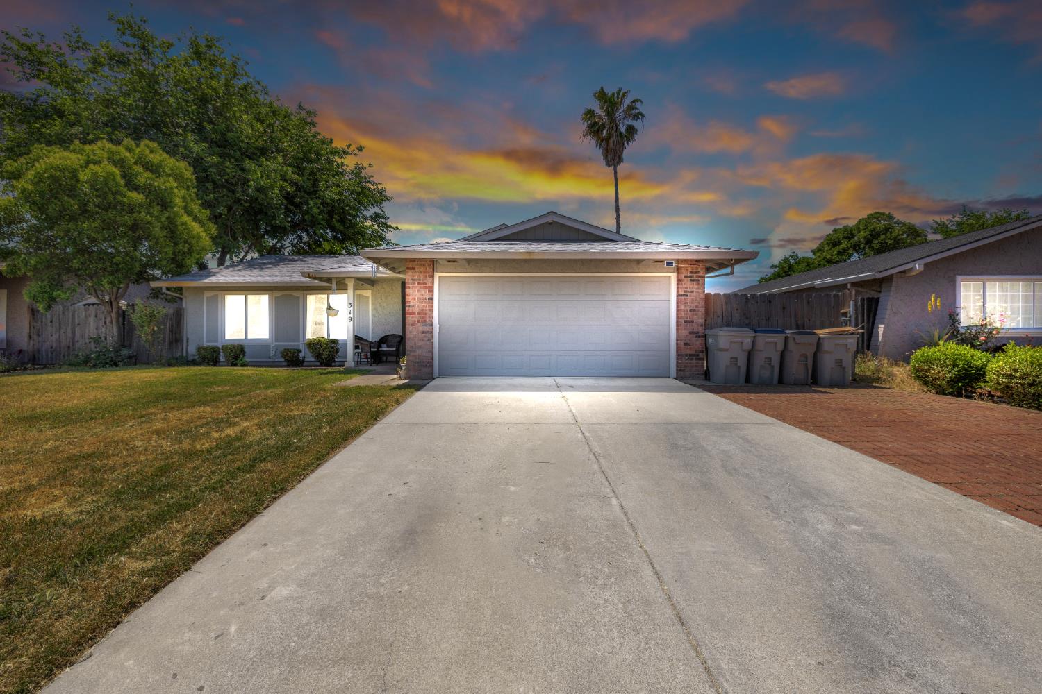 Detail Gallery Image 1 of 38 For 319 Valleywood Dr, Woodland,  CA 95695 - 3 Beds | 2 Baths