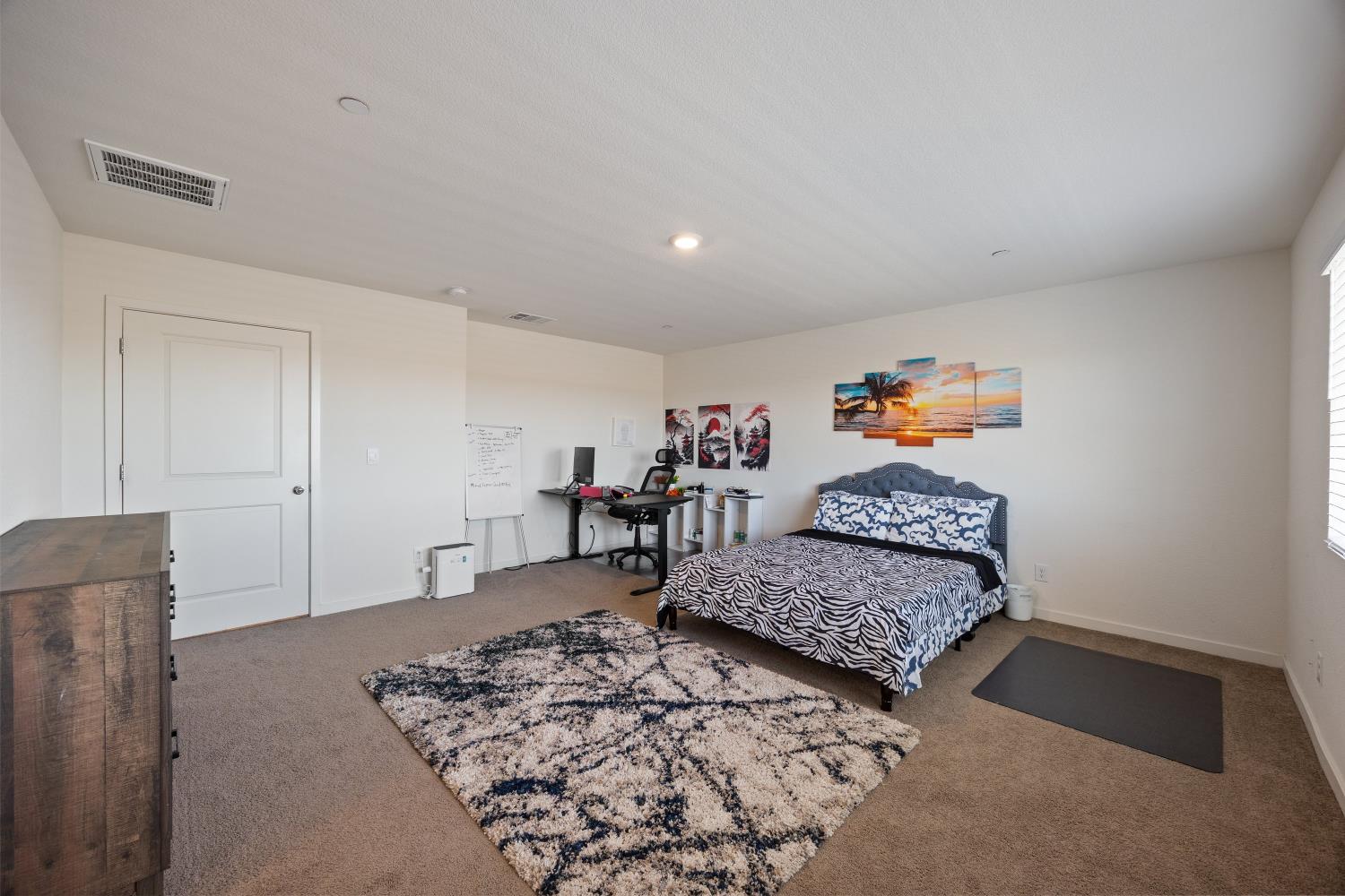 Detail Gallery Image 12 of 25 For 9017 Farmstead Cir, Roseville,  CA 95747 - 4 Beds | 2/1 Baths