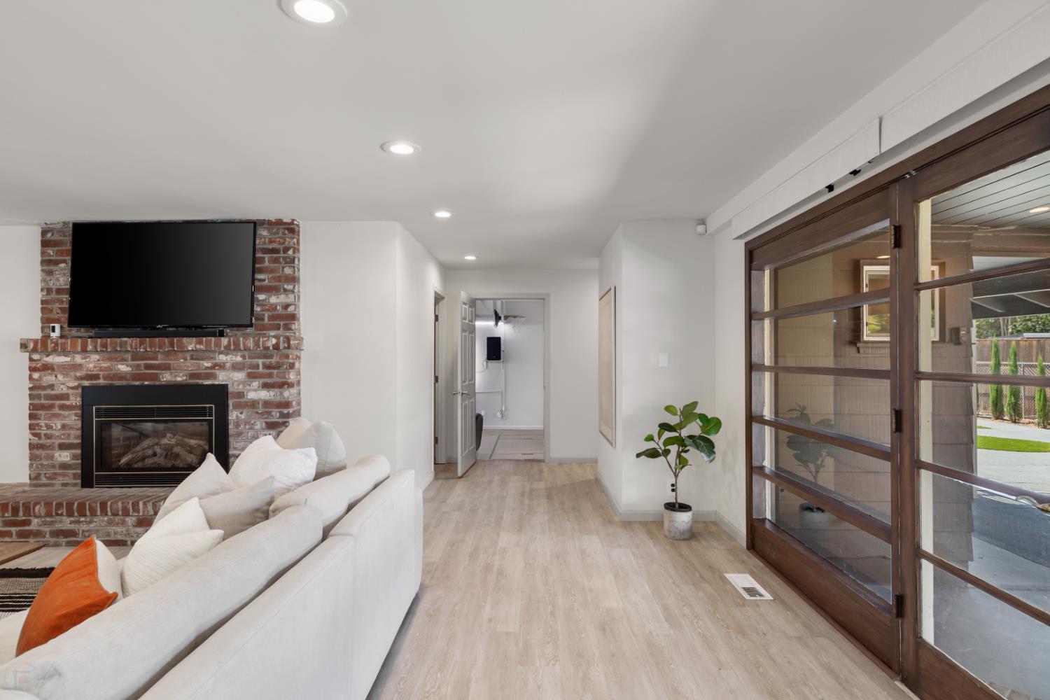 Detail Gallery Image 58 of 97 For 3221 Country Club Blvd, Stockton,  CA 95204 - 4 Beds | 3/1 Baths