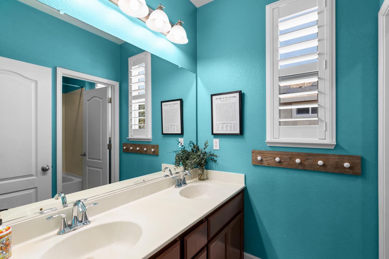 Detail Gallery Image 24 of 31 For 1689 Hometown Ln, Manteca,  CA 95337 - 3 Beds | 3 Baths