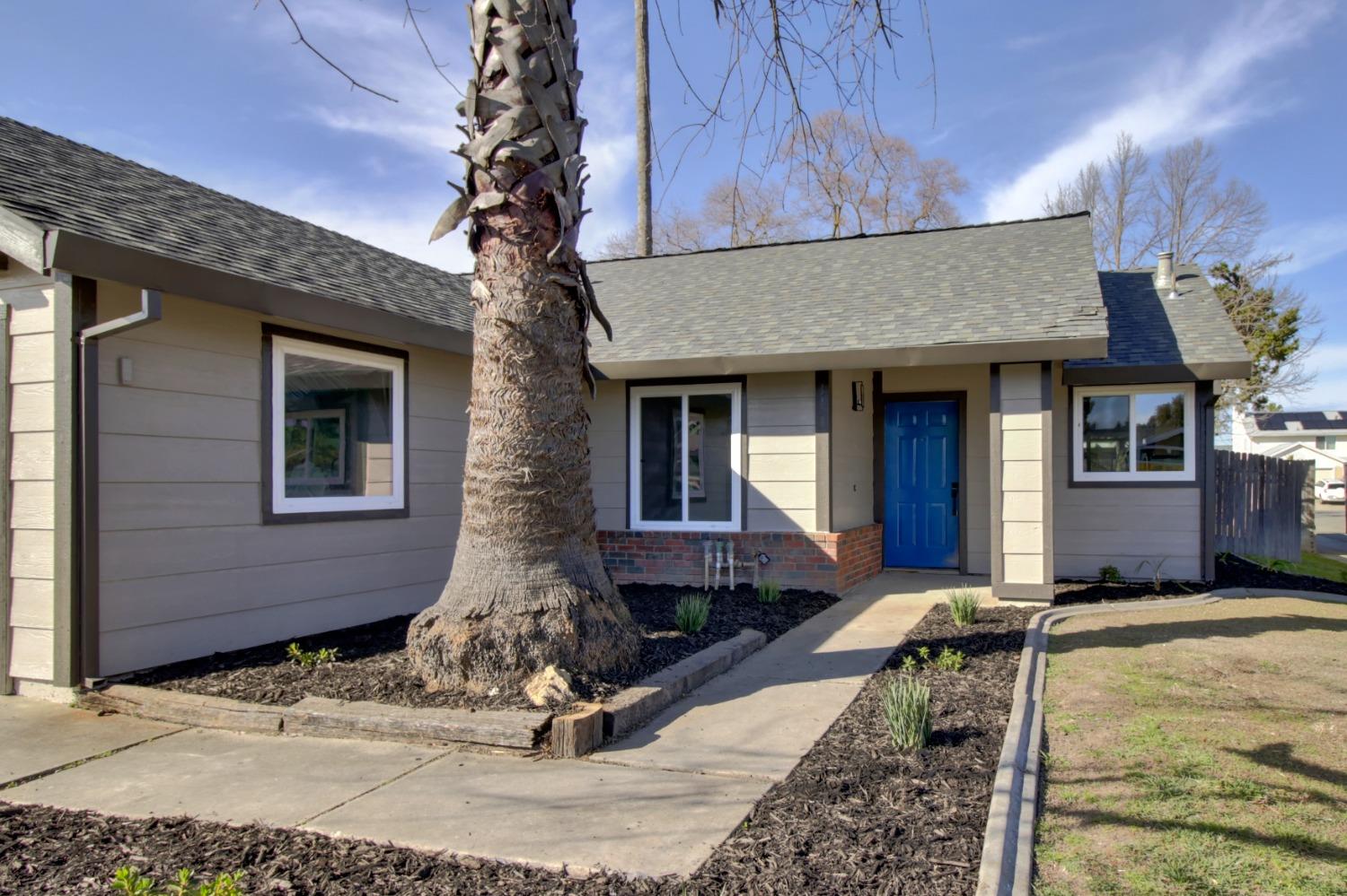 Detail Gallery Image 2 of 38 For 8237 Auberry Dr, Sacramento,  CA 95828 - 3 Beds | 2 Baths