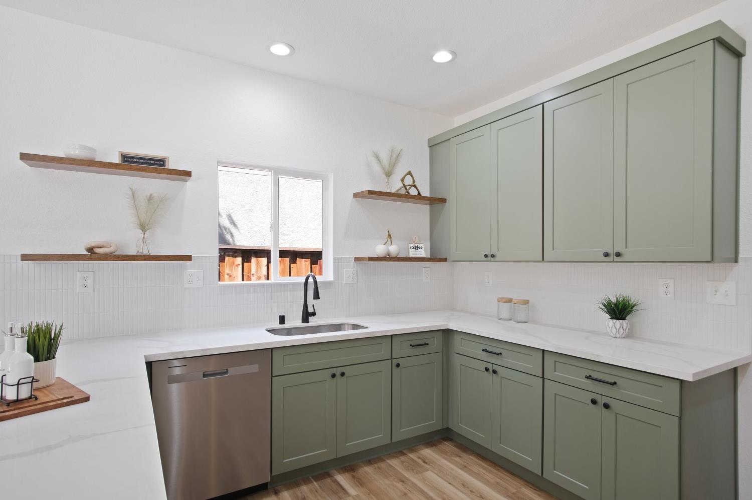 Detail Gallery Image 5 of 19 For 4135 Keepsake Ct, Tracy,  CA 95377 - 3 Beds | 2/1 Baths