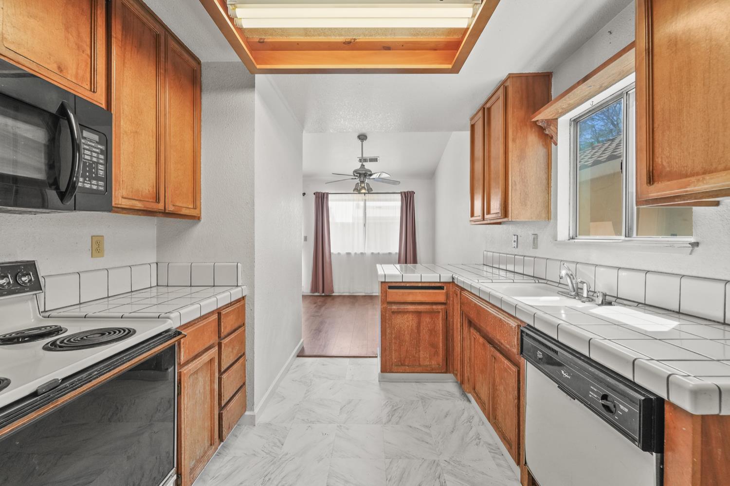 Detail Gallery Image 19 of 34 For 3428 Waynesboro Dr, Ceres,  CA 95307 - 3 Beds | 2 Baths