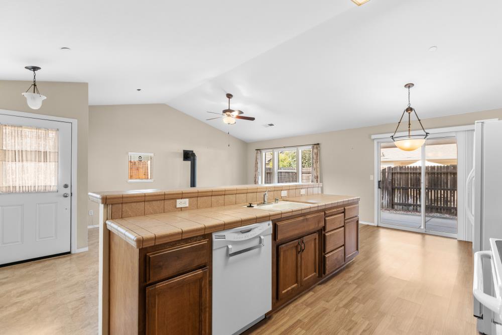Detail Gallery Image 15 of 40 For 737 Young Ct, Galt,  CA 95632 - 2 Beds | 2 Baths