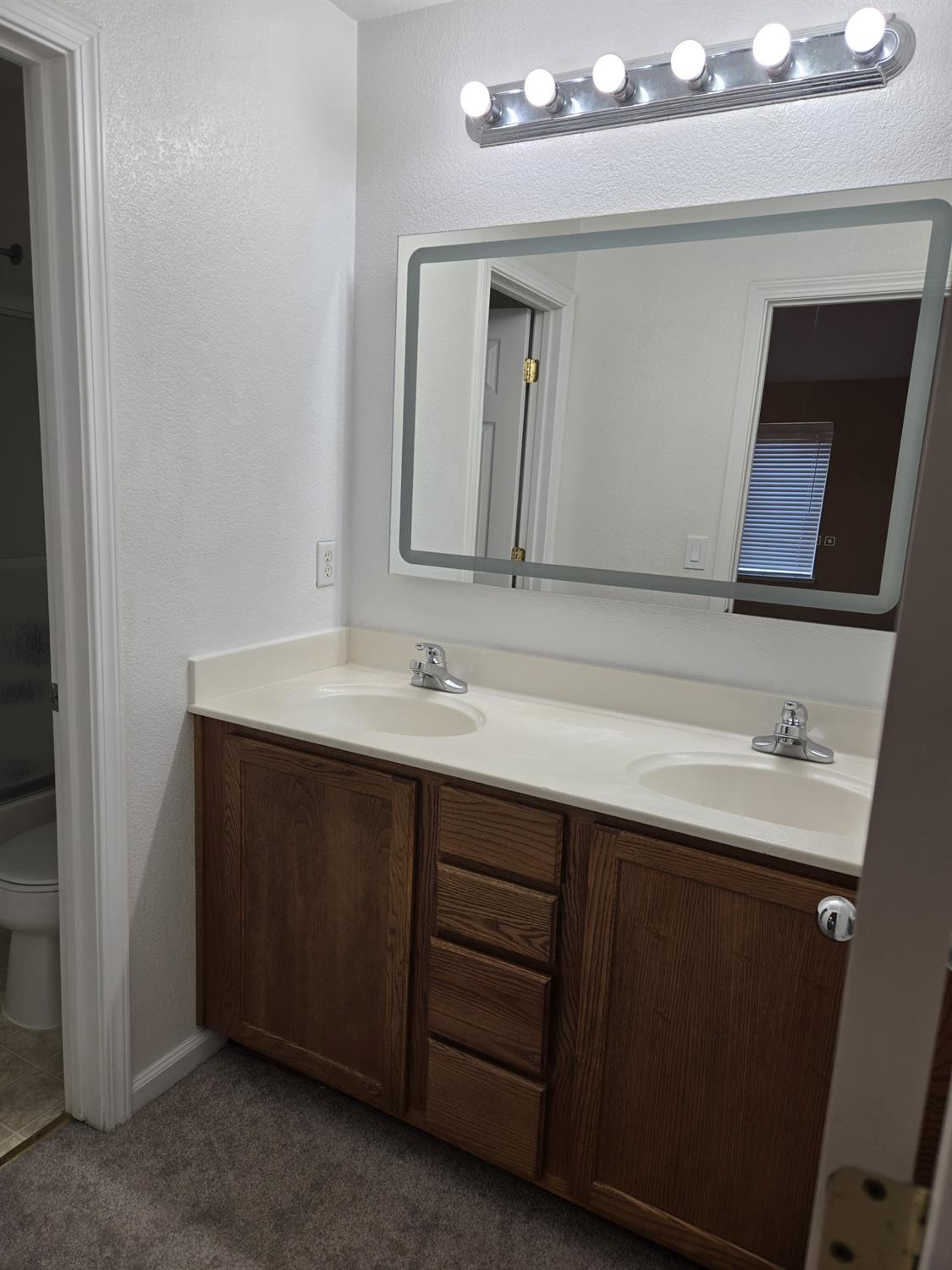 Detail Gallery Image 13 of 18 For 12 Jackdaw Ct, Sacramento,  CA 95834 - 5 Beds | 2/1 Baths
