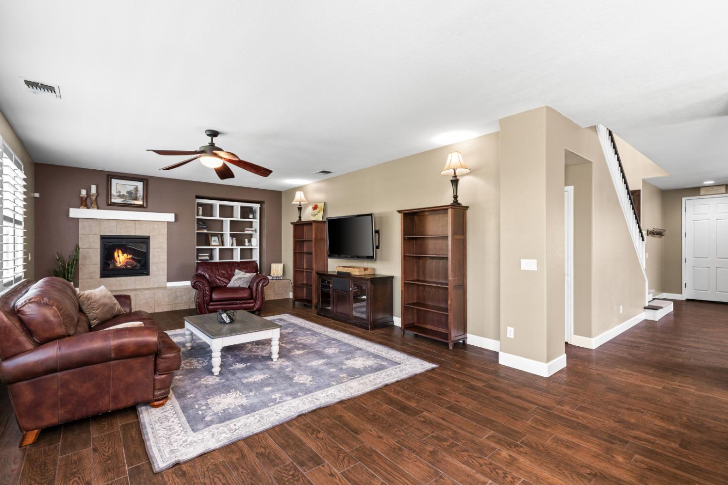 Detail Gallery Image 12 of 31 For 1689 Hometown Ln, Manteca,  CA 95337 - 3 Beds | 3 Baths