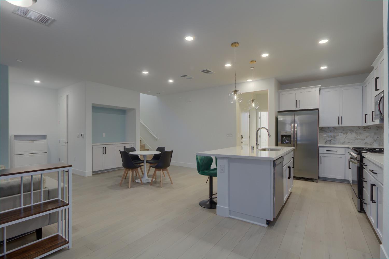 Detail Gallery Image 11 of 60 For 2183 Grady Cir, Woodland,  CA 95776 - 4 Beds | 2/1 Baths