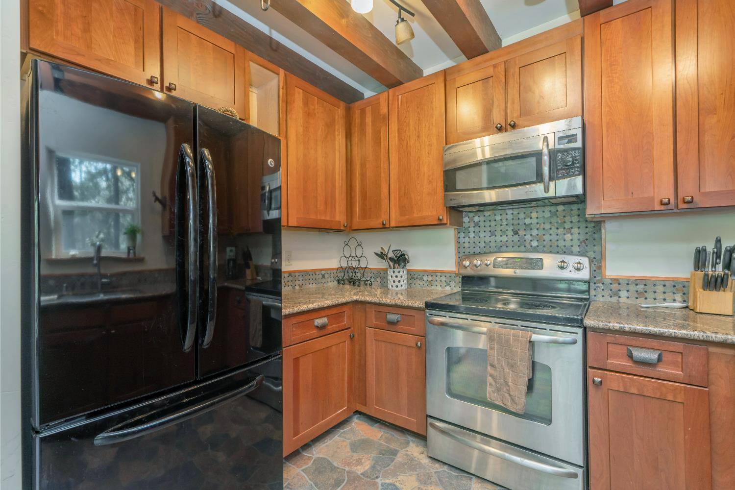Detail Gallery Image 5 of 67 For 10870 Riverton Ln, Pollock Pines,  CA 95726 - 4 Beds | 2 Baths