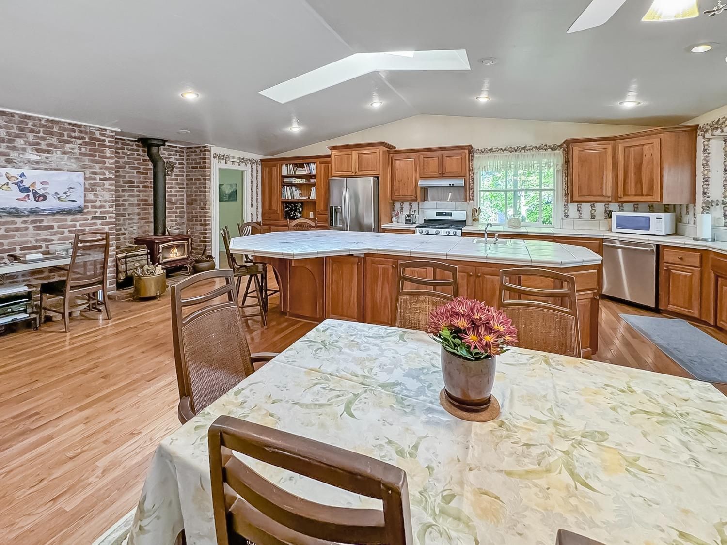 Detail Gallery Image 4 of 49 For 13287 Rattlesnake Rd, Grass Valley,  CA 95945 - 3 Beds | 3 Baths