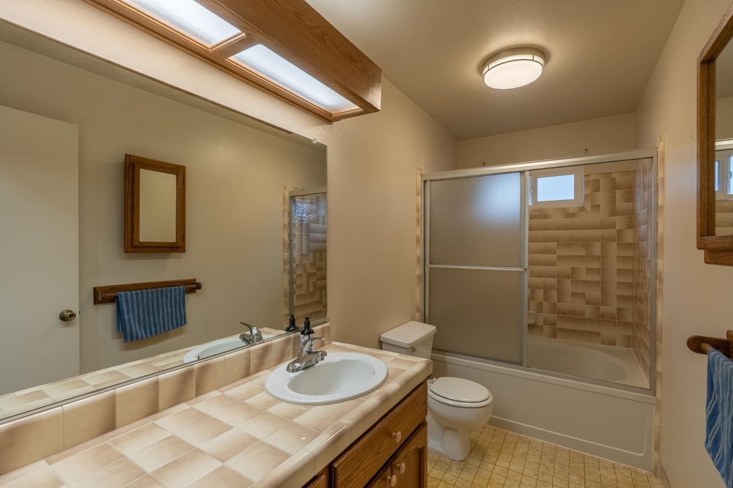 Detail Gallery Image 21 of 52 For 1047 Miwok Dr, Lodi,  CA 95240 - 3 Beds | 2 Baths
