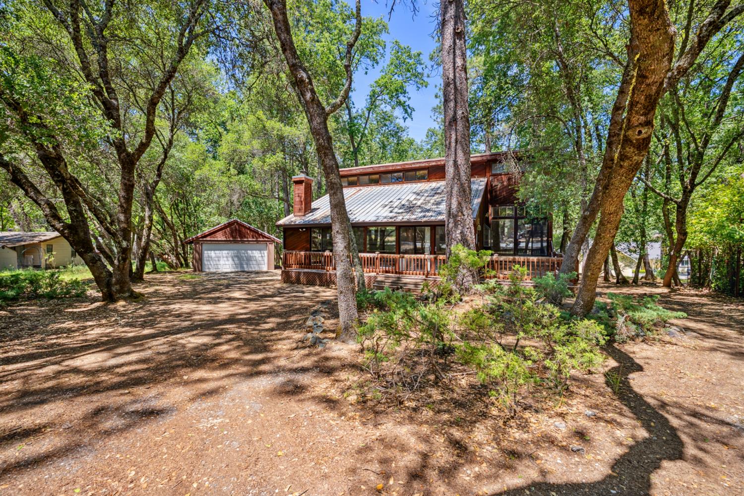 Detail Gallery Image 2 of 38 For 17836 Oriole Ct, Penn Valley,  CA 95946 - 2 Beds | 2 Baths