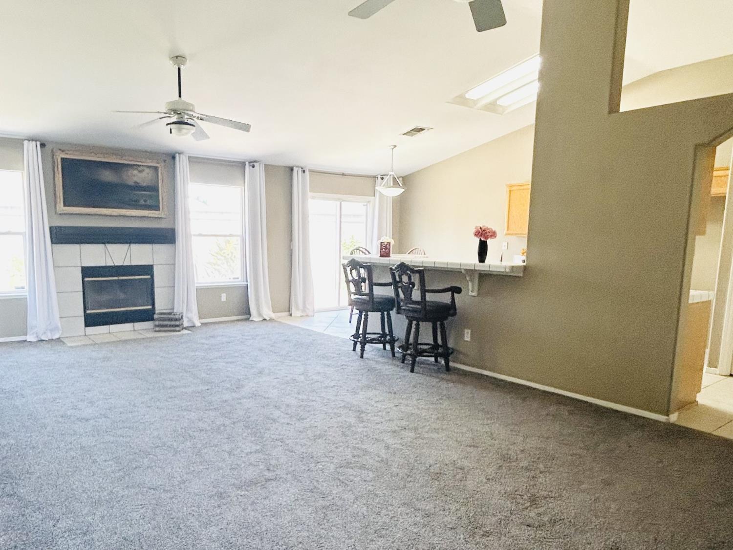 Detail Gallery Image 6 of 31 For 766 Oldenburg Way, Galt,  CA 95632 - 3 Beds | 2 Baths