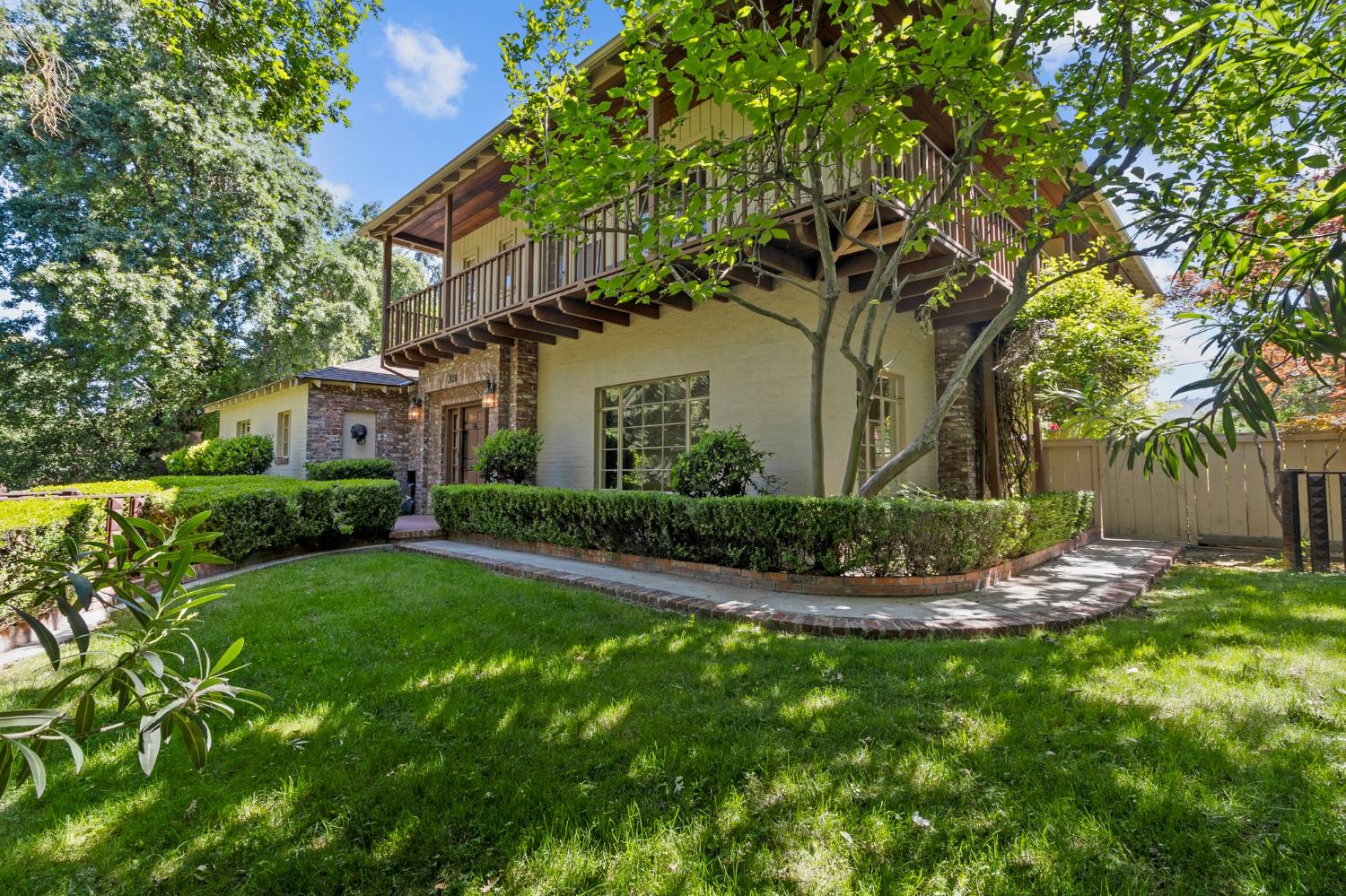 Detail Gallery Image 13 of 58 For 300 El Rio Ave, Modesto,  CA 95354 - 5 Beds | 3 Baths