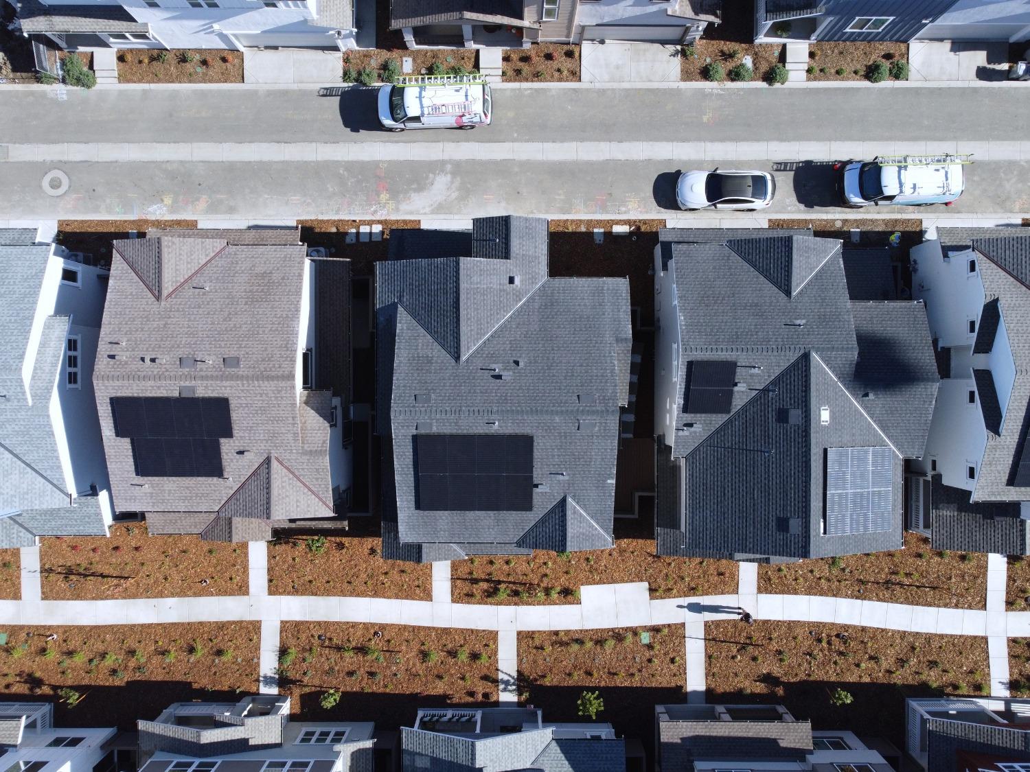 Detail Gallery Image 4 of 60 For 2183 Grady Cir, Woodland,  CA 95776 - 4 Beds | 2/1 Baths