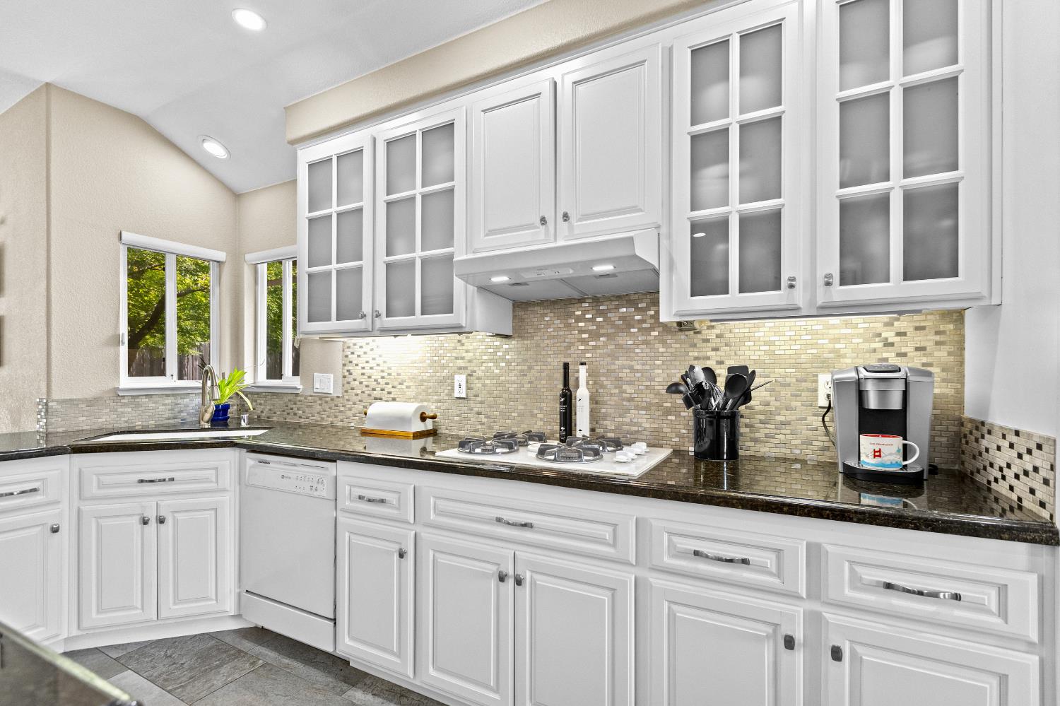 Detail Gallery Image 21 of 72 For 9180 Quail Cove Dr, Elk Grove,  CA 95624 - 5 Beds | 2/1 Baths