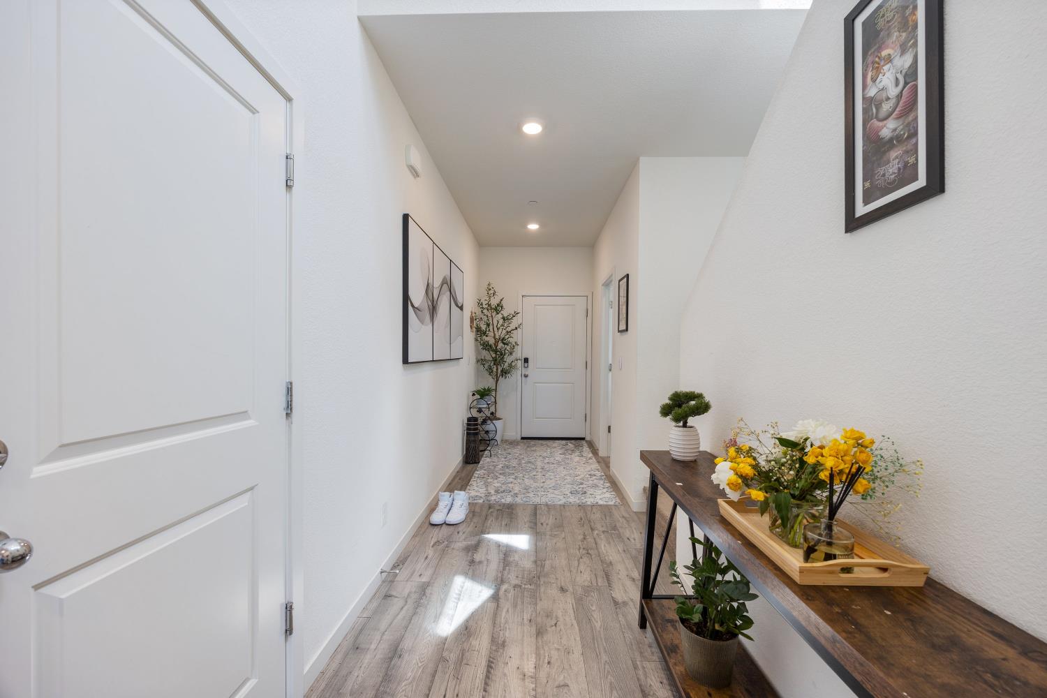 Detail Gallery Image 5 of 25 For 9017 Farmstead Cir, Roseville,  CA 95747 - 4 Beds | 2/1 Baths