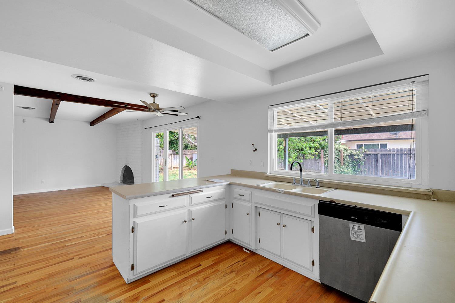Detail Gallery Image 16 of 25 For 1440 Peach Tree Ln, Yuba City,  CA 95993 - 3 Beds | 2 Baths