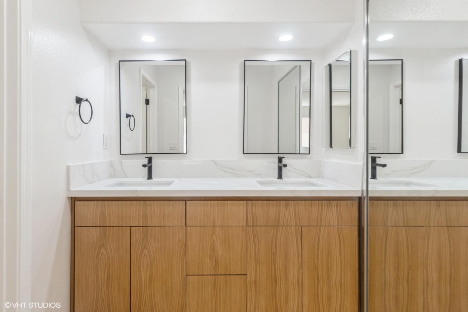 Detail Gallery Image 33 of 48 For 987 Asilomar Ter #2,  Sunnyvale,  CA 94086 - 2 Beds | 2/1 Baths