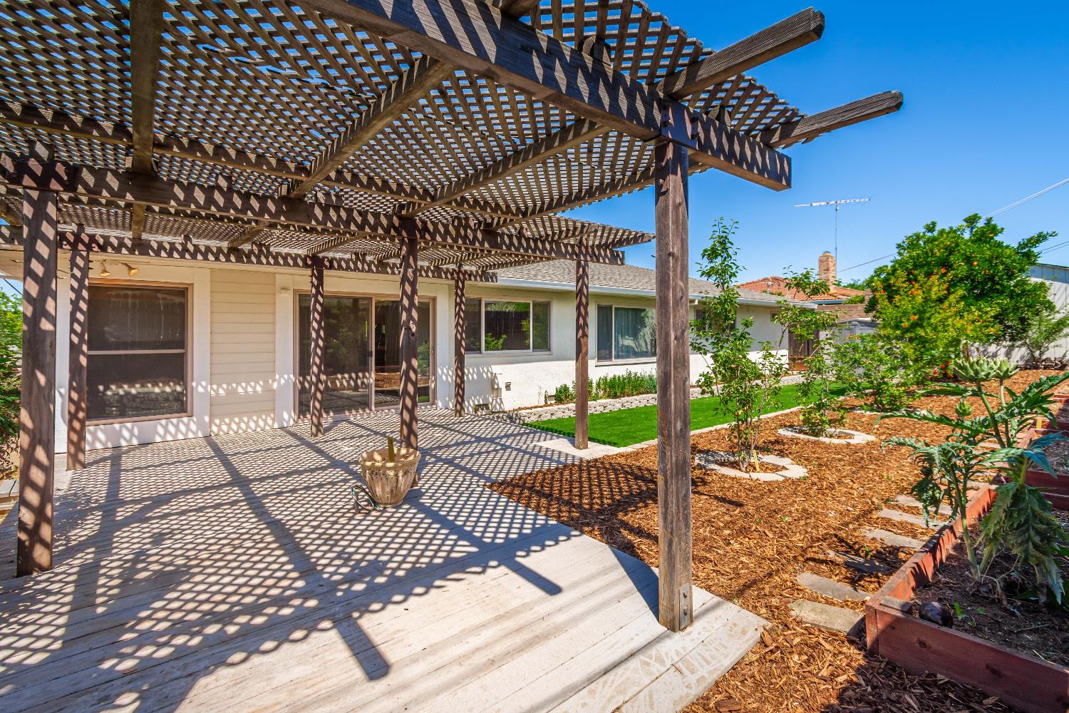 Detail Gallery Image 44 of 65 For 5612 Jolly Ct, Fair Oaks,  CA 95628 - 3 Beds | 2 Baths