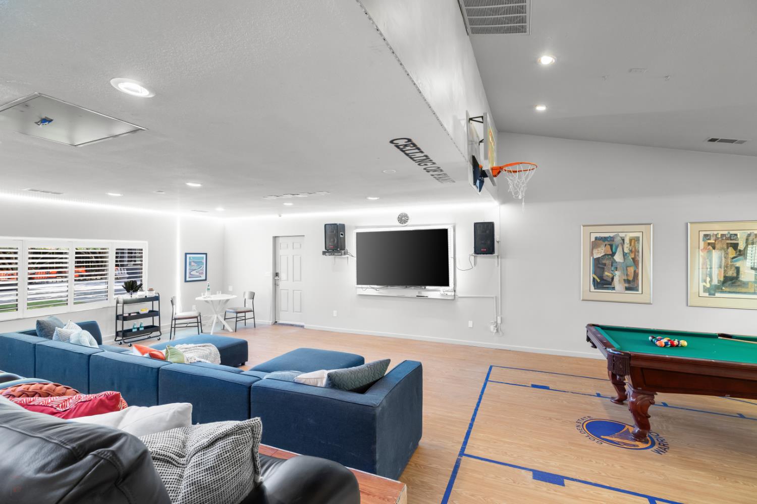Detail Gallery Image 62 of 97 For 3221 Country Club Blvd, Stockton,  CA 95204 - 4 Beds | 3/1 Baths