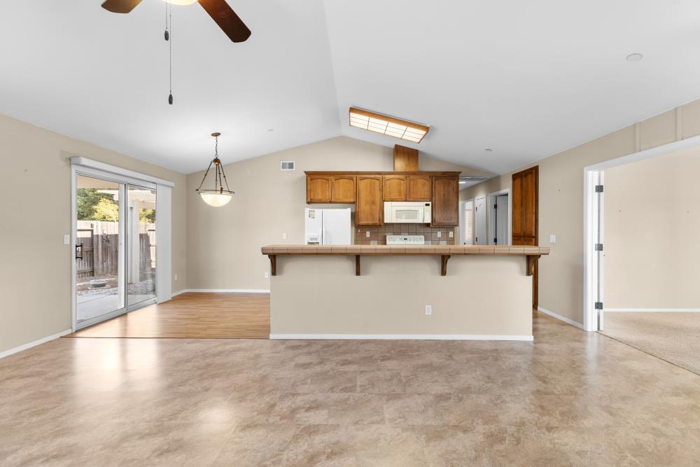 Detail Gallery Image 8 of 40 For 737 Young Ct, Galt,  CA 95632 - 2 Beds | 2 Baths