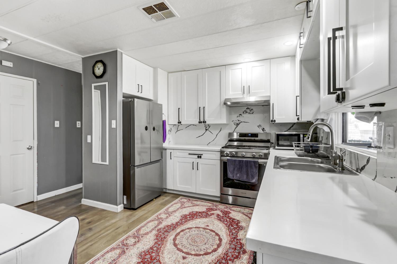 Detail Gallery Image 9 of 41 For 7005 Pleasure Ln, Sacramento,  CA 95823 - 3 Beds | 2 Baths