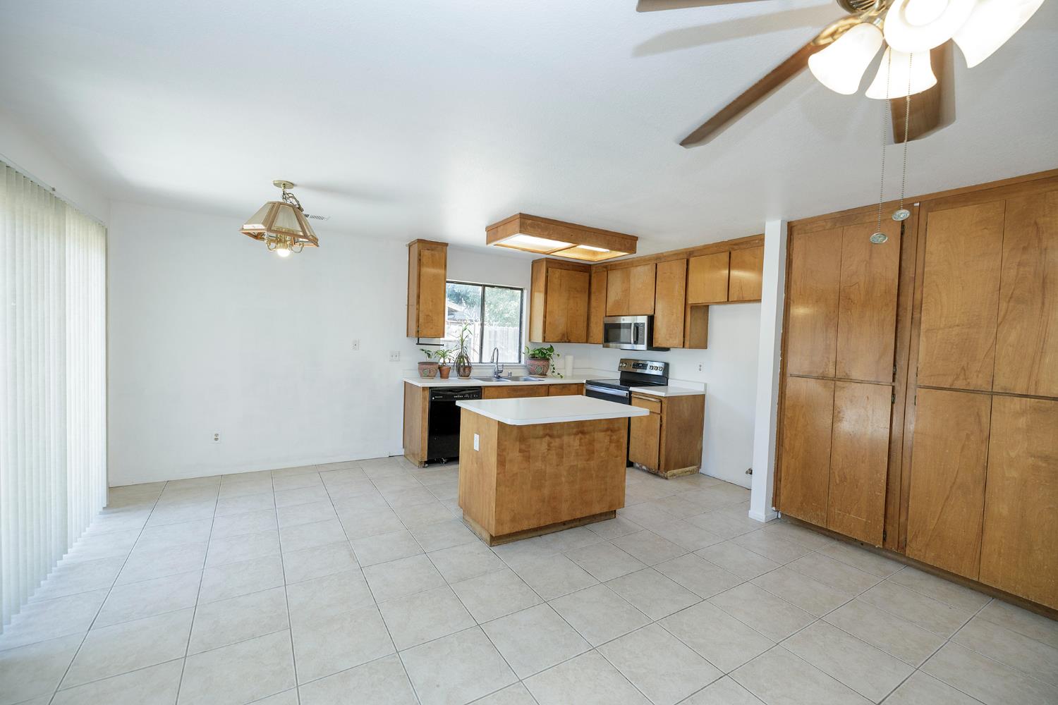 Detail Gallery Image 9 of 34 For 2609 Finlandia Ave, Modesto,  CA 95358 - 3 Beds | 2 Baths
