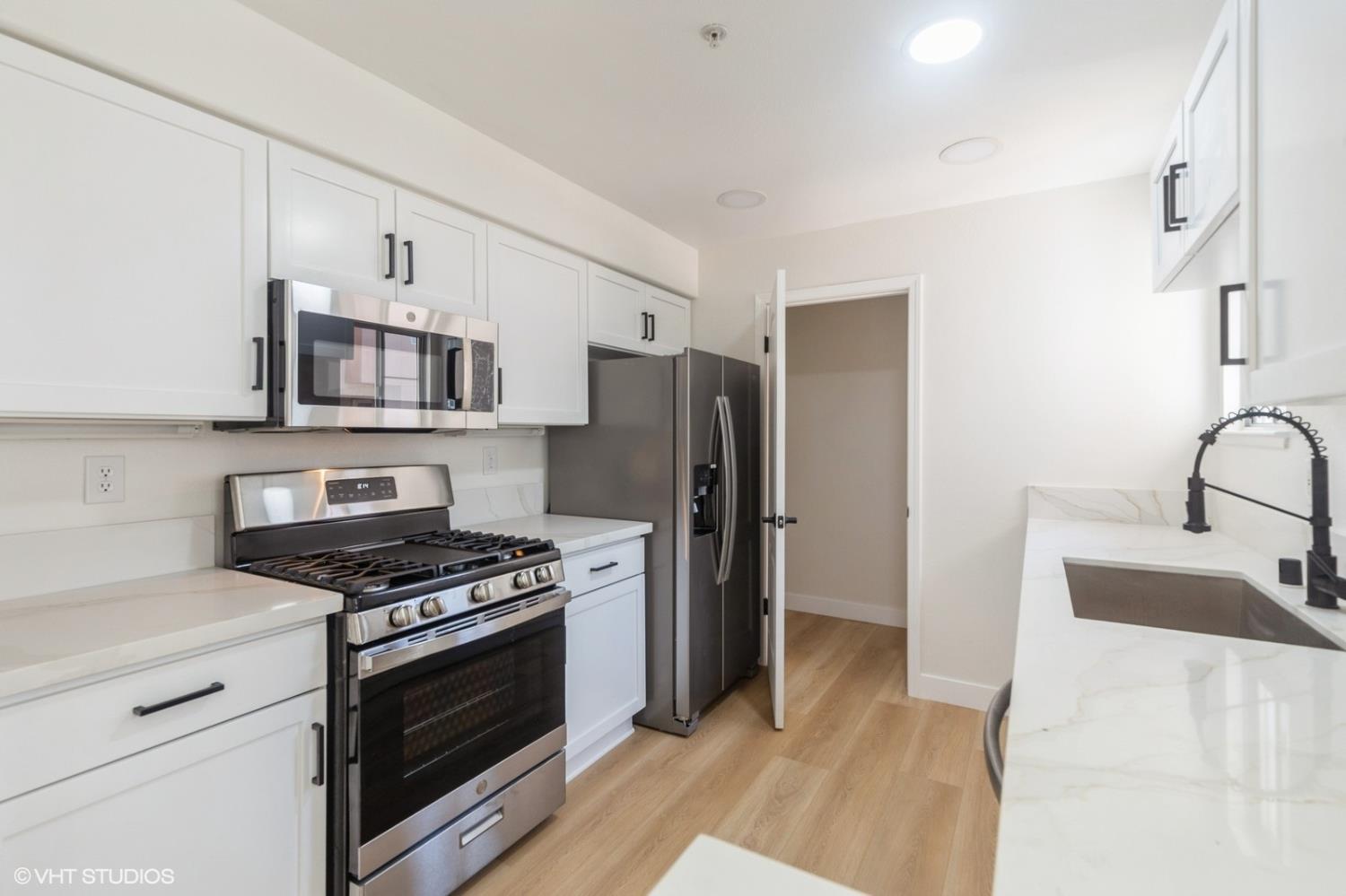 Detail Gallery Image 20 of 48 For 987 Asilomar Ter #2,  Sunnyvale,  CA 94086 - 2 Beds | 2/1 Baths