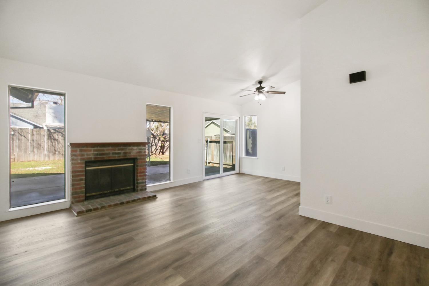 Detail Gallery Image 4 of 38 For 8237 Auberry Dr, Sacramento,  CA 95828 - 3 Beds | 2 Baths