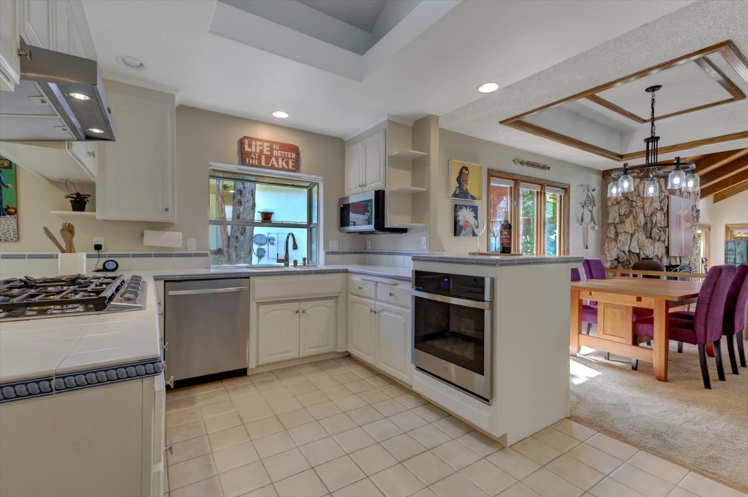Detail Gallery Image 12 of 60 For 17789 Jayhawk Dr, Penn Valley,  CA 95946 - 3 Beds | 3 Baths