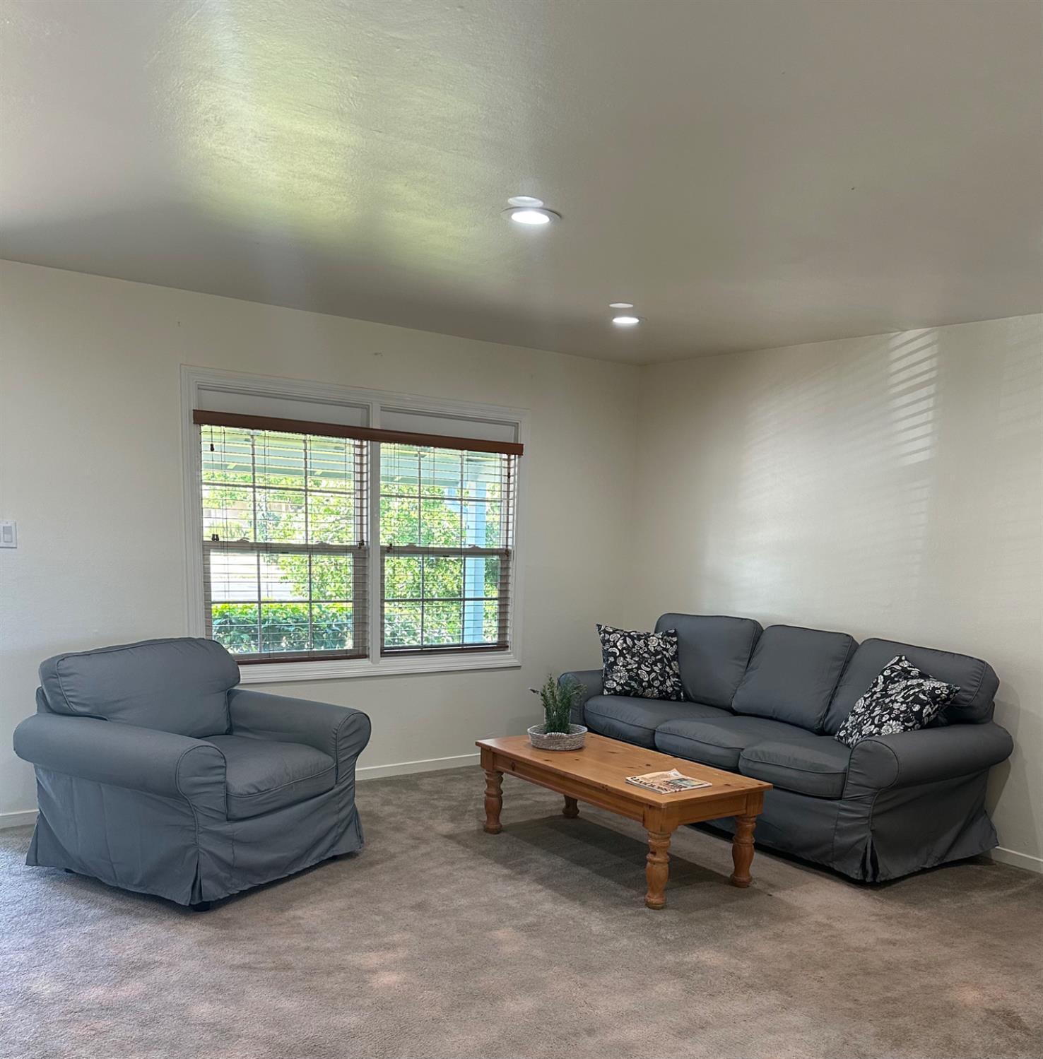 Detail Gallery Image 12 of 22 For 6322 Jansen Dr, Sacramento,  CA 95824 - 2 Beds | 1 Baths