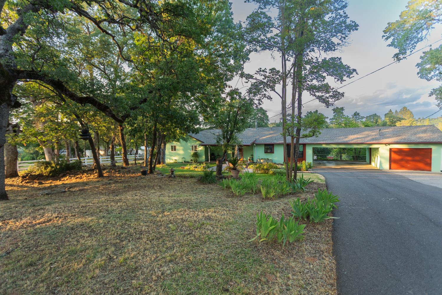 Detail Gallery Image 2 of 49 For 2691 Family Hill Dr, Placerville,  CA 95667 - 3 Beds | 2 Baths