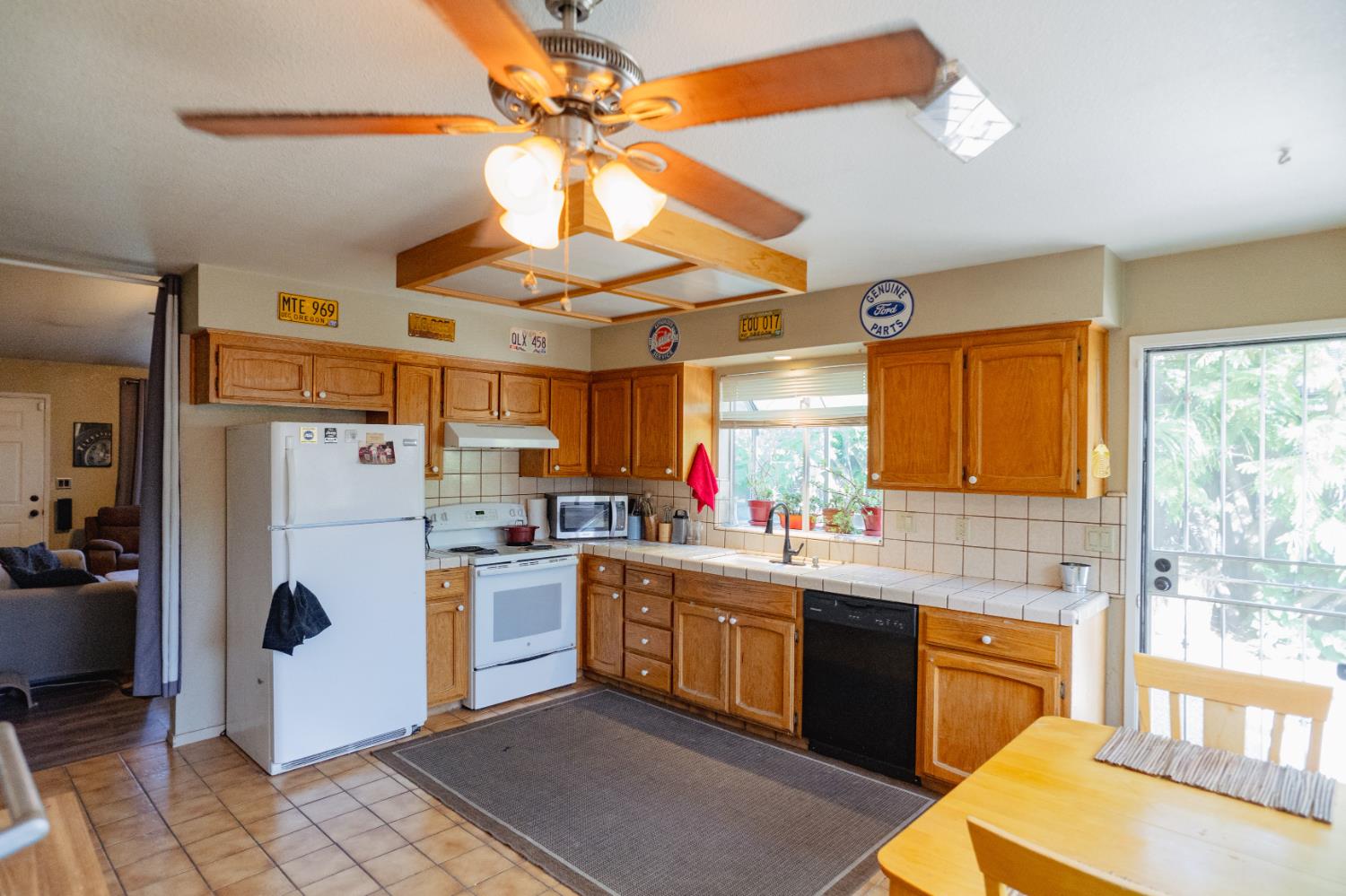 Detail Gallery Image 8 of 66 For 1070 E 23rd St, Merced,  CA 95340 - 3 Beds | 2 Baths