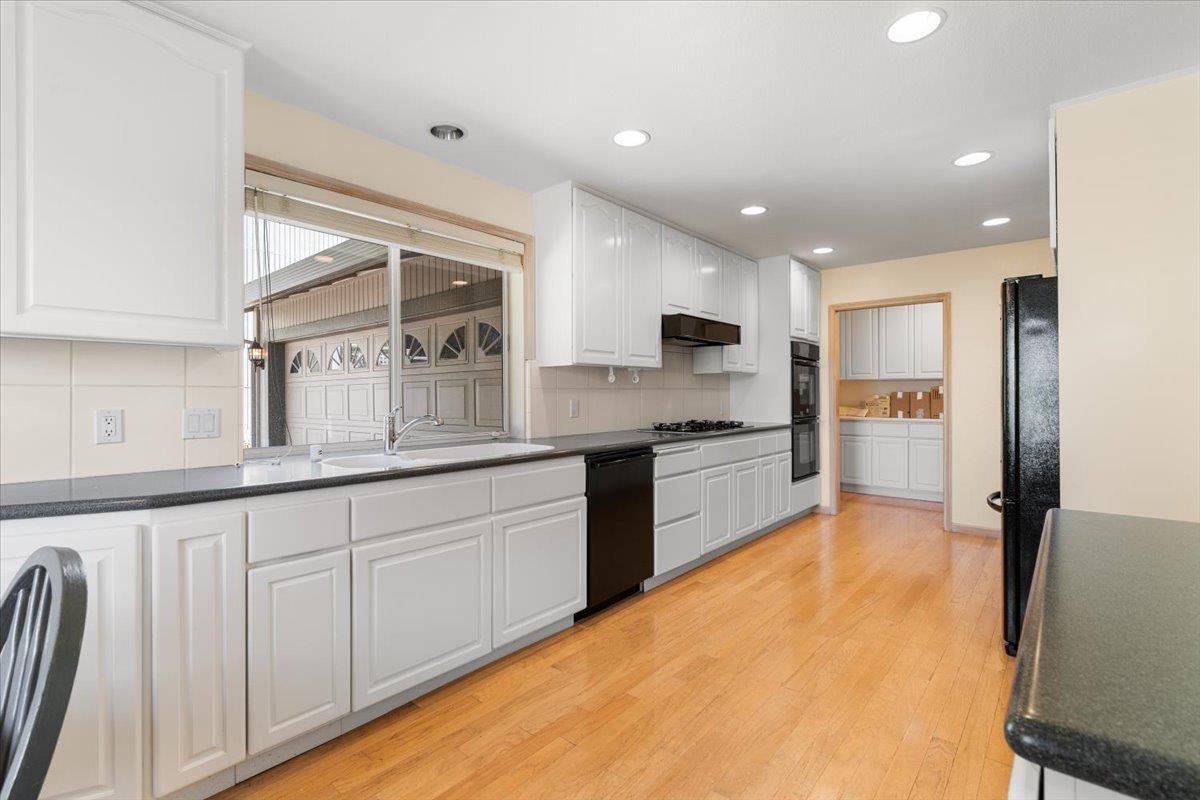Detail Gallery Image 21 of 51 For 18610 Jayhawk Dr, Penn Valley,  CA 95946 - 4 Beds | 3 Baths