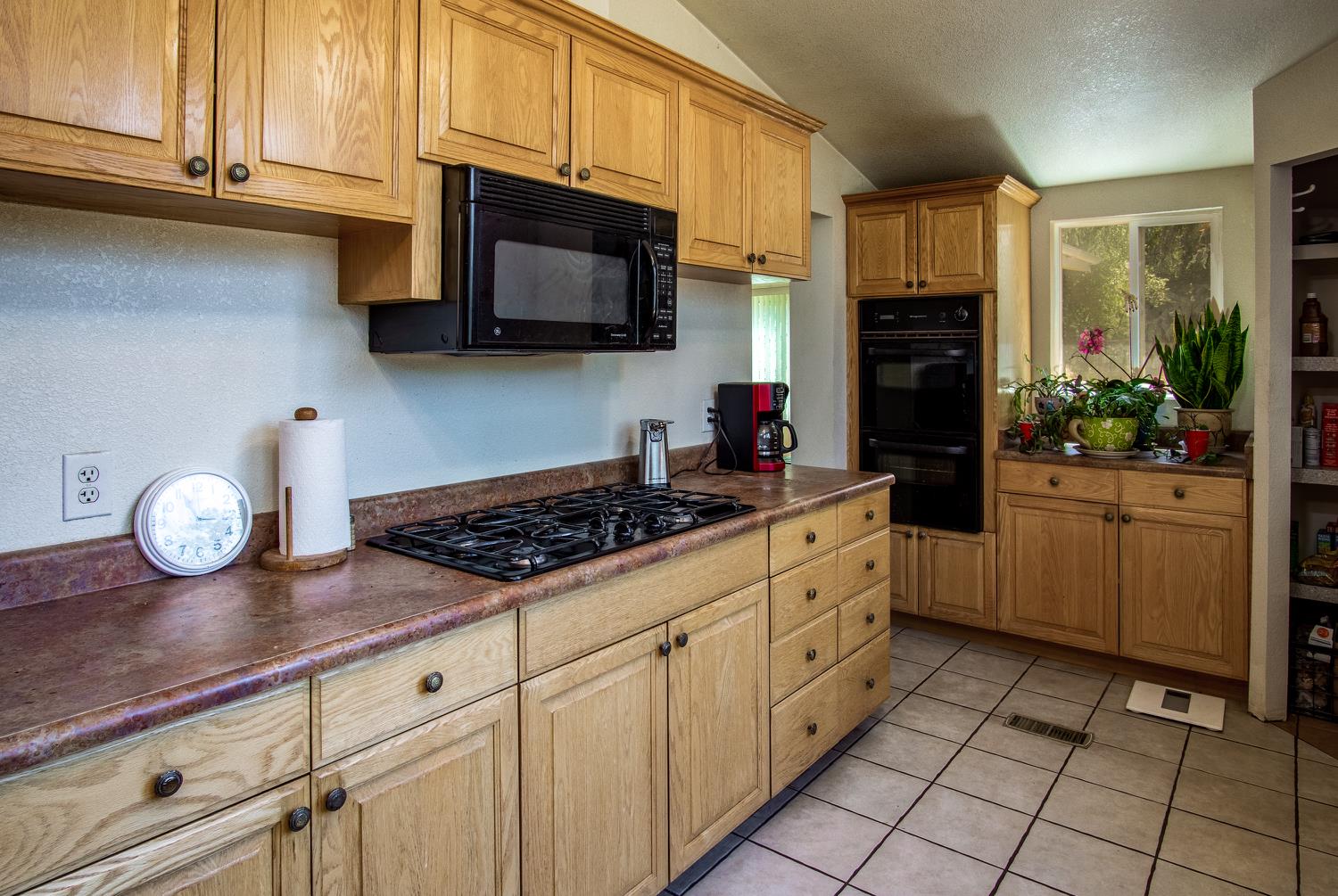 Detail Gallery Image 11 of 44 For 22133 Trotter, Grass Valley,  CA 95949 - 2 Beds | 2 Baths