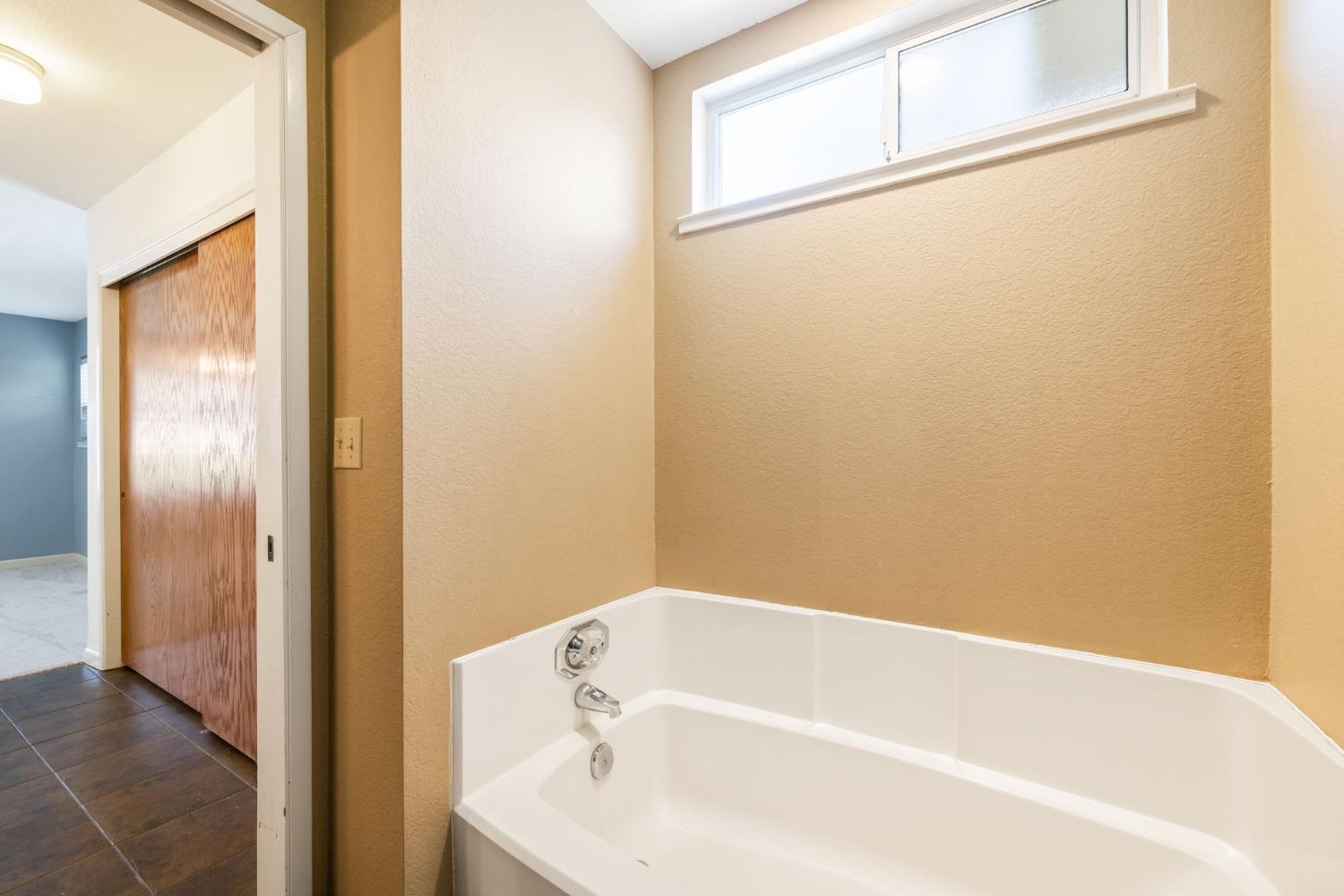 Detail Gallery Image 8 of 41 For 9286 Ultra Ct, Orangevale,  CA 95662 - 3 Beds | 2 Baths
