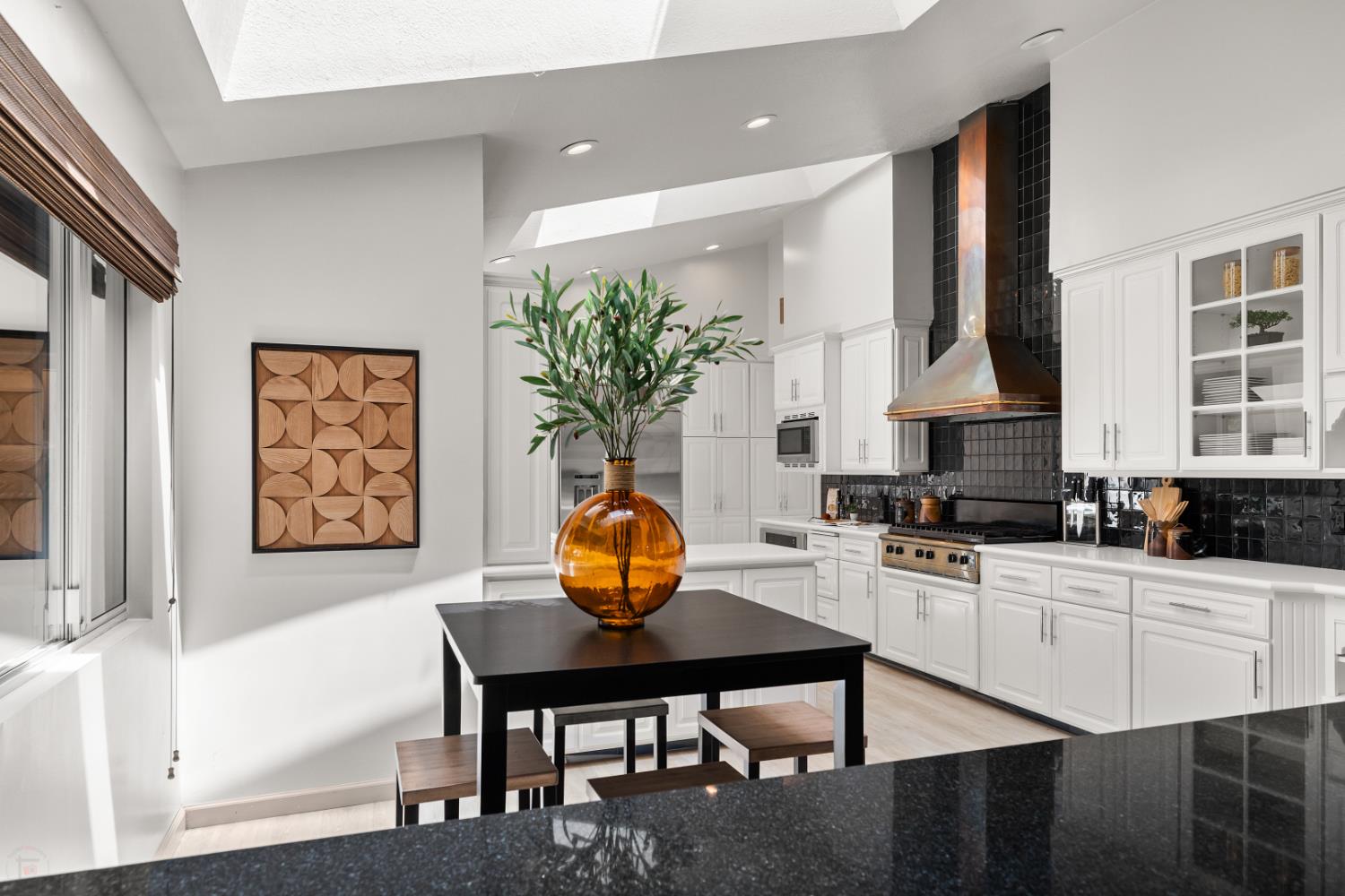 Detail Gallery Image 27 of 97 For 3221 Country Club Blvd, Stockton,  CA 95204 - 4 Beds | 3/1 Baths