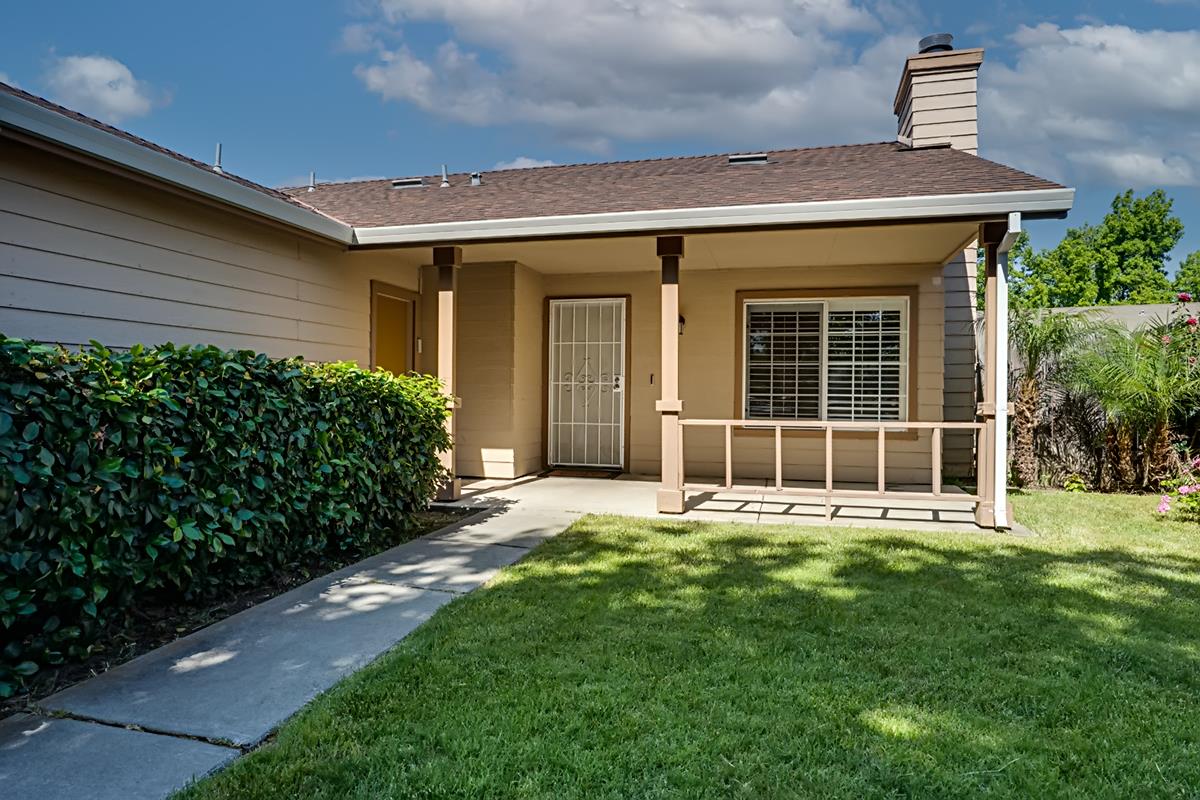 Detail Gallery Image 2 of 20 For 2445 Little Aston Way, Stockton,  CA 95206 - 2 Beds | 2 Baths