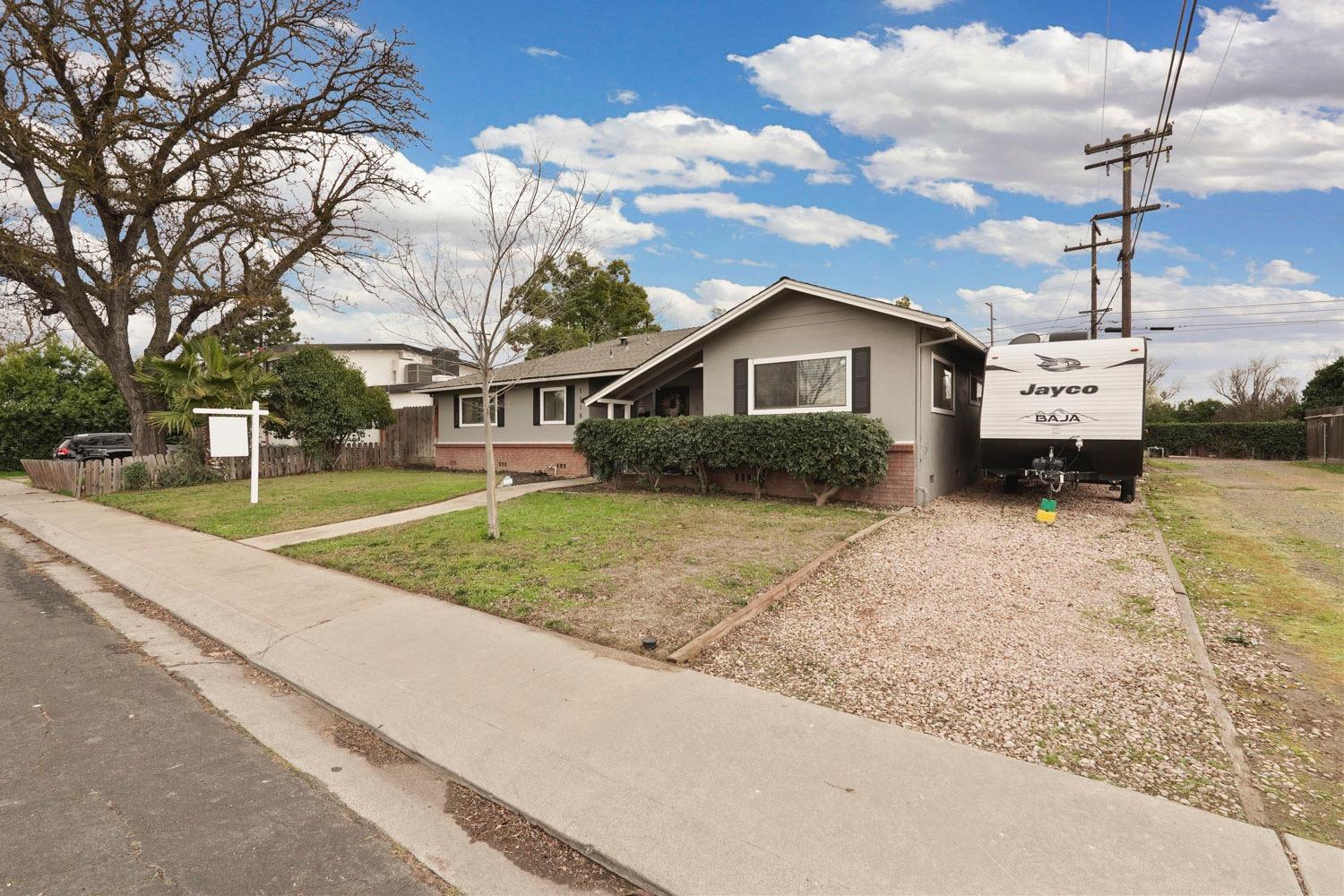 Detail Gallery Image 2 of 42 For 1118 Hawthorne Ave, Modesto,  CA 95350 - 3 Beds | 2 Baths